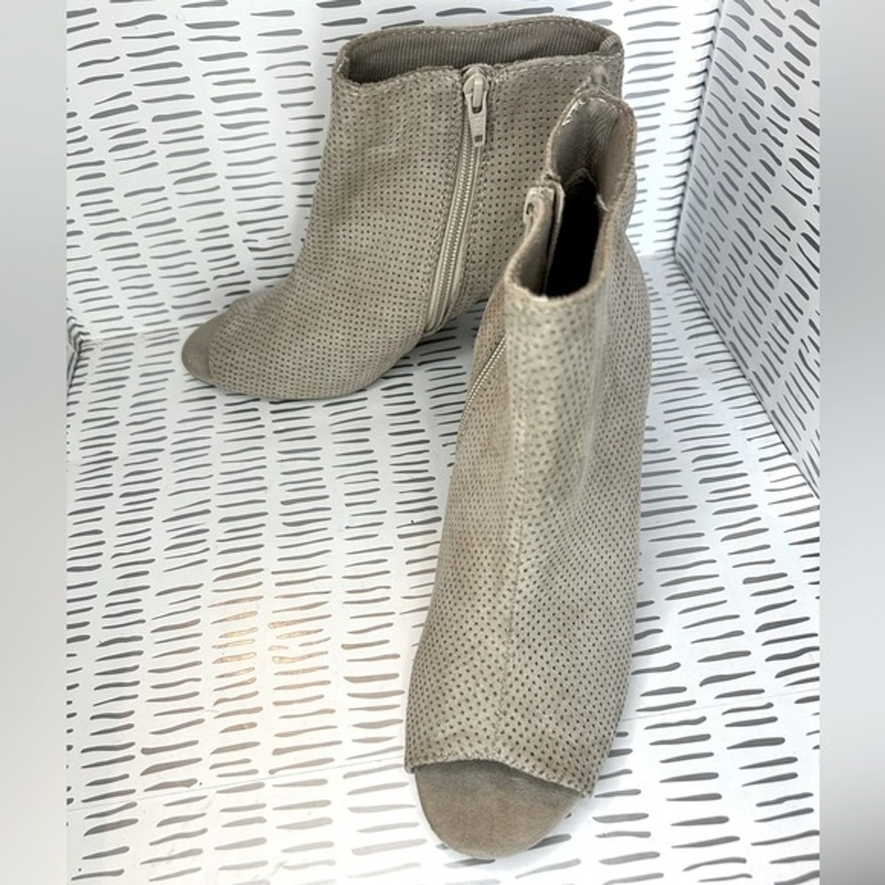 Old Navy Womens 9 Taupe Perforated Peep Toe Ankle Bootie Stacked Block Heel